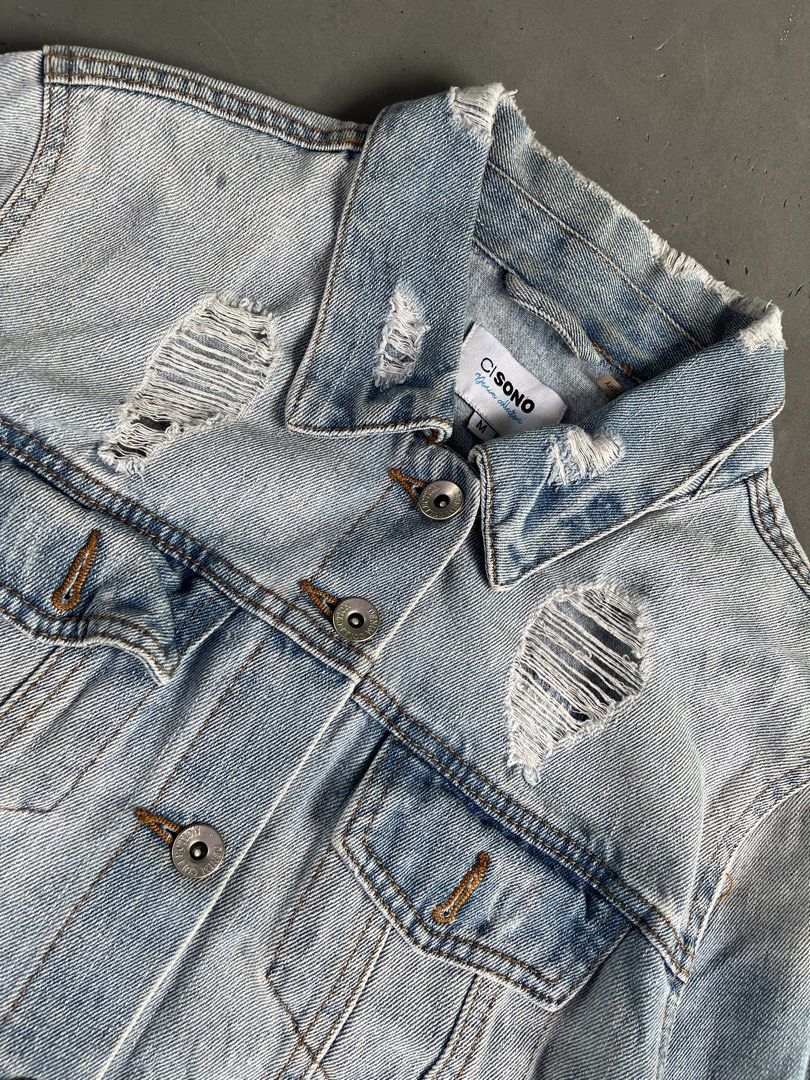 C|SONO DENIM JACKET (Category: Coats, Jackets and Outerwear) located in Quezon City. Submitted by kentstuff (Listing ID 1463830620, Image 3). Description: C|SONO Size M On Tag Shoulder-Hem : 21.5” Pit-Pit : 19” Condition: Excellent CR: 9.8/10 Flaws: ❌ Needwash DISCLAIMER: This is a thrifted item. All brands, logos, and trademarks belong to their rightful owners. We’re here to rehome great pieces — no brand affiliation intended..