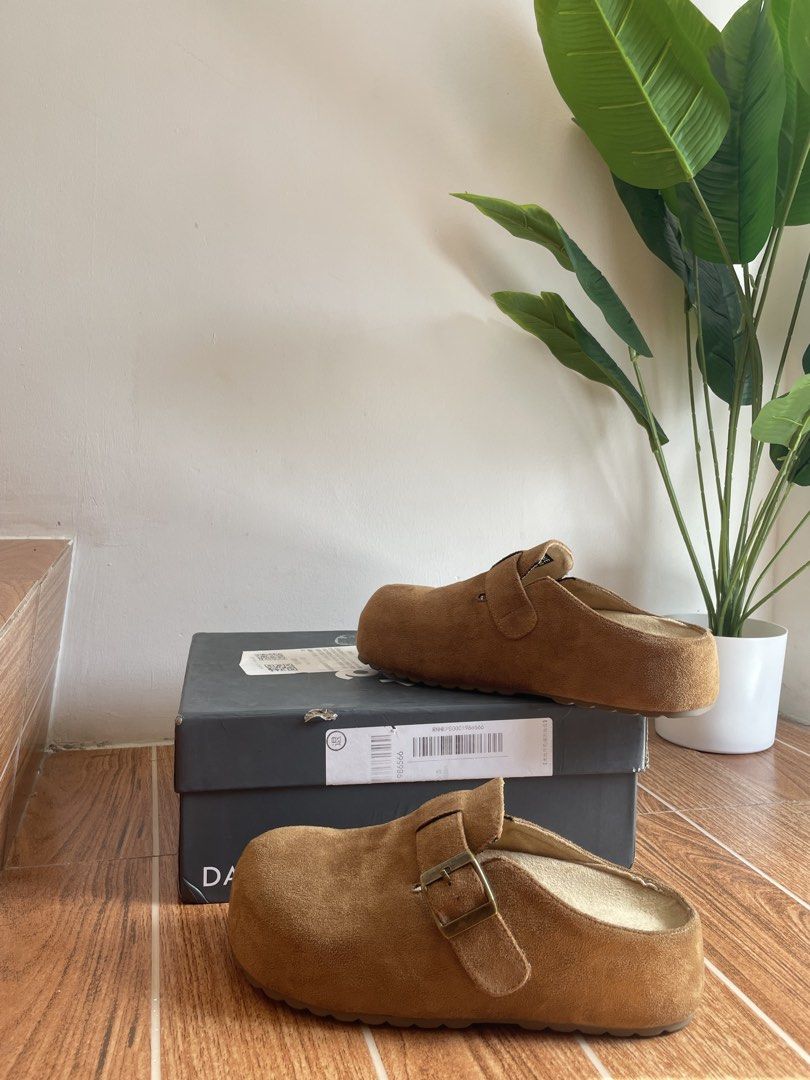 Daphne Suede Clogs with Buckle Detail (Category: Dress Shoes) located in Bulacan. Submitted by johnivanqu27099 (Listing ID 1463843211, Image 1). Description: Daphne Suede Clogs 🤎 Classic tan suede finish with buckle detail — simple, elegant, and easy to style. Brand: Daphne Color: Tan/Brown Size: 240 (24.0 cm) Condition: Very Good With Original Box 📦 Price: ₱1,299 📩 PM for inquiries. First come, first served. Negotiable for sure buyers..