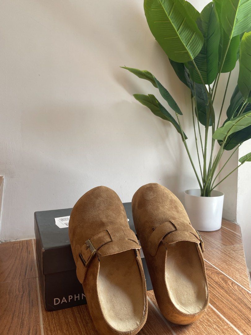 Daphne Suede Clogs with Buckle Detail (Category: Dress Shoes) located in Bulacan. Submitted by johnivanqu27099 (Listing ID 1463843211, Image 2). Description: Daphne Suede Clogs 🤎 Classic tan suede finish with buckle detail — simple, elegant, and easy to style. Brand: Daphne Color: Tan/Brown Size: 240 (24.0 cm) Condition: Very Good With Original Box 📦 Price: ₱1,299 📩 PM for inquiries. First come, first served. Negotiable for sure buyers..