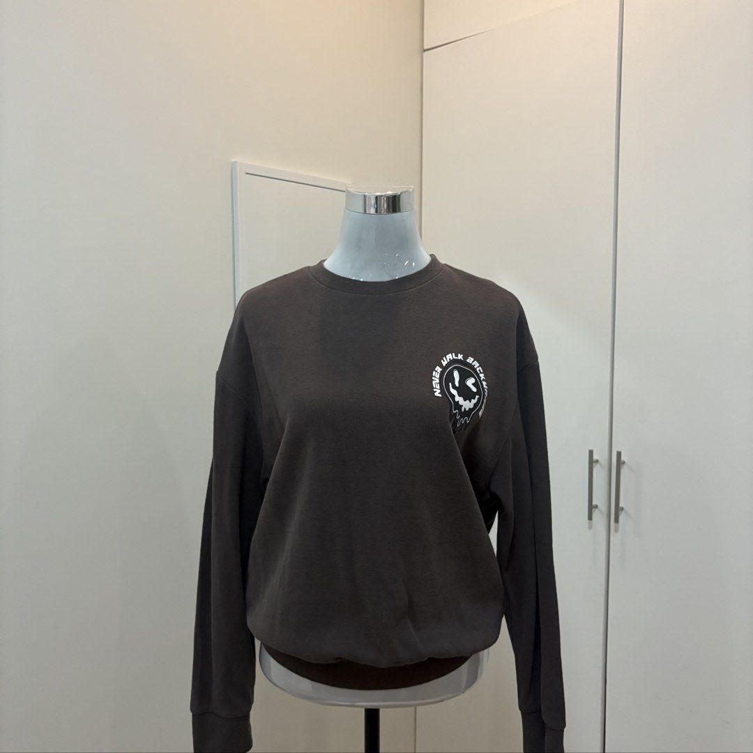 Dark Gray Sweatshirt (Category: Others Tops) located in Angeles City. Submitted by declutteredcloset_ (Listing ID 1463902026, Image 1). Description: .