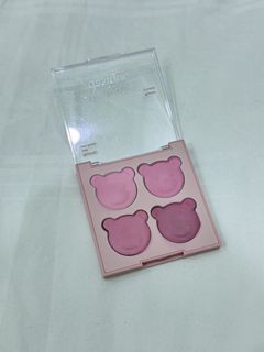 (Category: ) located in . Submitted by helpmeclearmymakeup (Listing ID 1463893670, Image 1). Description: .