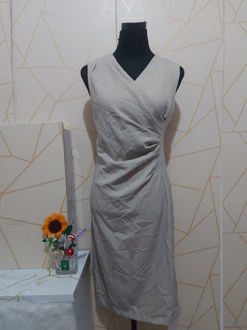 Dazy Midi Dress Size M (Category: Dresses) located in Manila. Submitted by jollyann_b1990 (Listing ID 1463837538, Image 1). Description: - Brand: Dazy - Style: Midi Dress - Color: Light Grey - Neckline: V-neck with ruching detail - Closure: Back zipper - Occasion: Casual or Semi-formal - Condition: Please check photos for exact shade and fit..