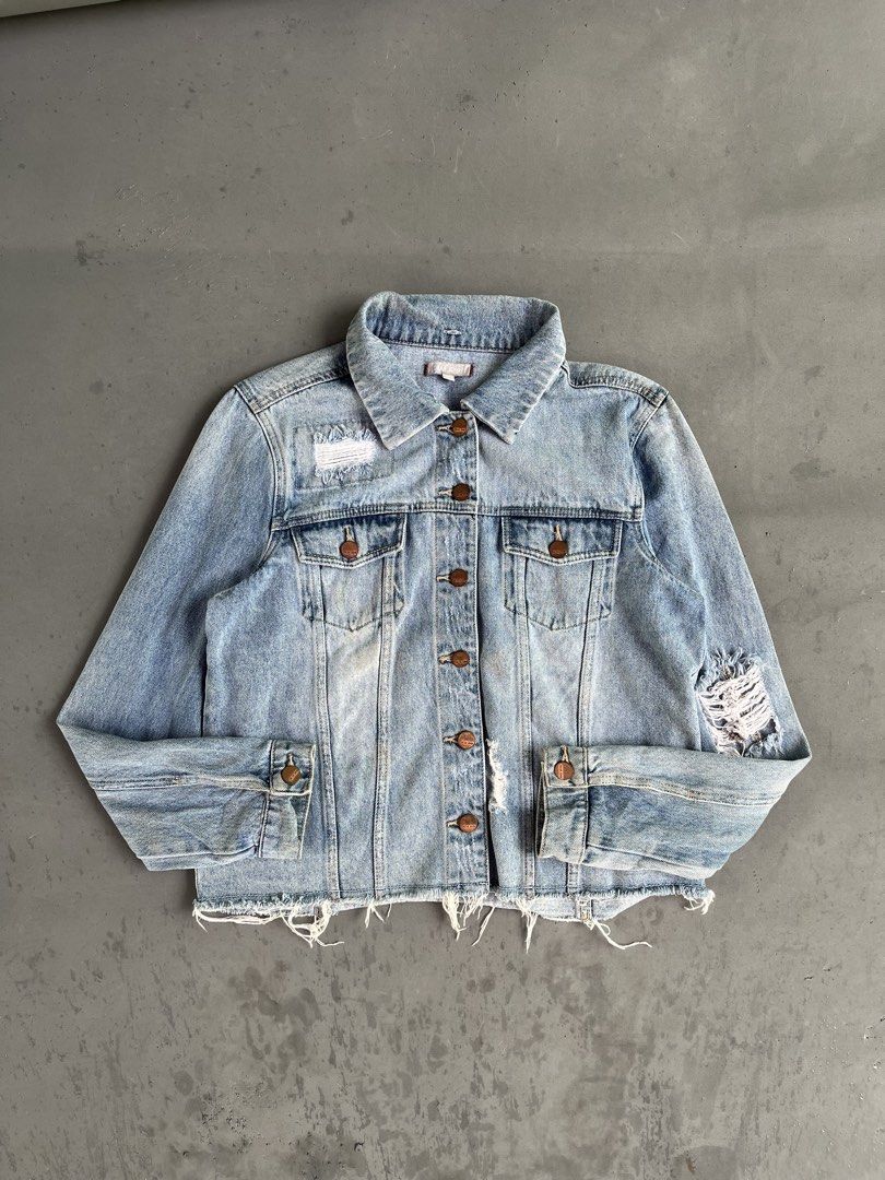 DEAR JOHN DENIM JACKET (Category: Coats, Jackets and Outerwear) located in Quezon City. Submitted by kentstuff (Listing ID 1463834154, Image 1). Description: DEAR JOHN Size M On Tag Shoulder-Hem : 22” Pit-Pit : 19.5” Condition: Excellent CR: 9.8/10 Flaws: yellow stain Needwash DISCLAIMER: This is a thrifted item. All brands, logos, and trademarks belong to their rightful owners. We’re here to rehome great pieces — no brand affiliation intended..