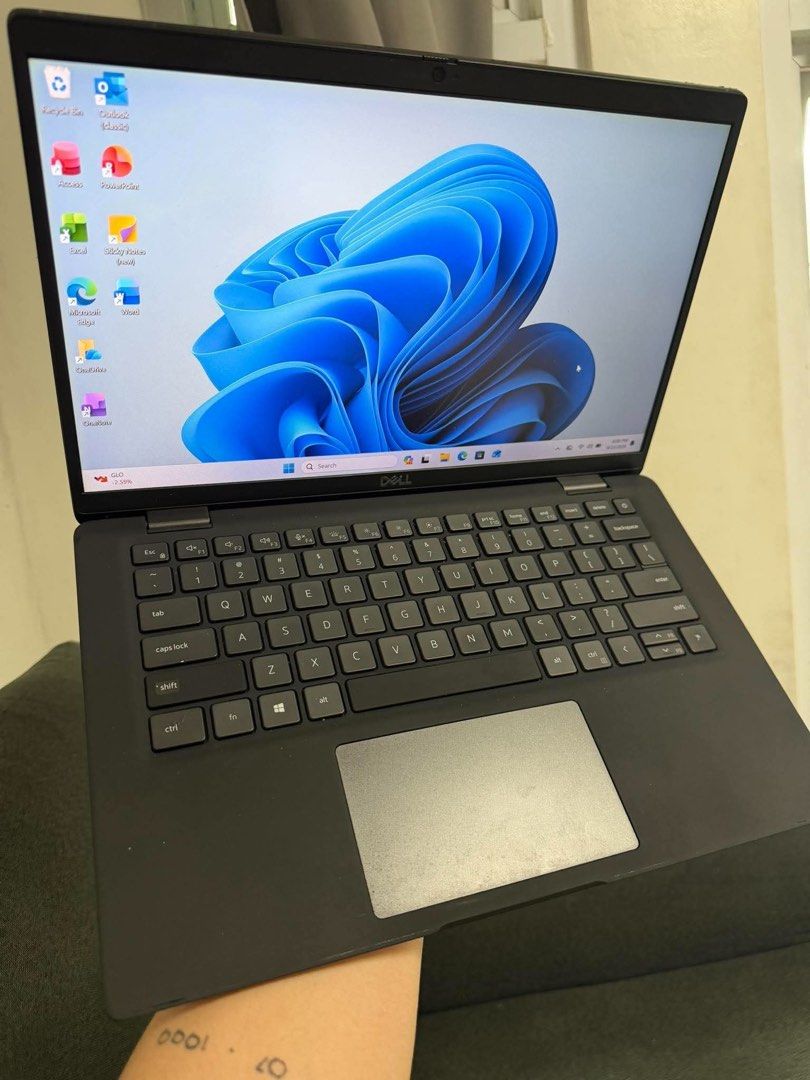 Dell Laptop - Windows 11 (Category: Laptops & Notebooks) located in Manila. Submitted by rarefox-eb0e70 (Listing ID 1463770963, Image 1). Description: DELL LATITUDE 7420 I5 11th gen 8gb ram 256gb ssd 14” With freebies included Issue: minimal red bleed lang upon opening. nawawala rin. Meet up or delivery 🚛.