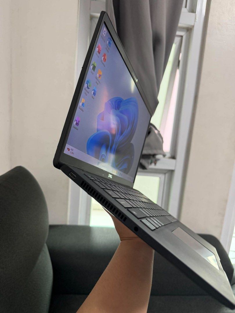 Dell Laptop - Windows 11 (Category: Laptops & Notebooks) located in Manila. Submitted by rarefox-eb0e70 (Listing ID 1463770963, Image 2). Description: DELL LATITUDE 7420 I5 11th gen 8gb ram 256gb ssd 14” With freebies included Issue: minimal red bleed lang upon opening. nawawala rin. Meet up or delivery 🚛.