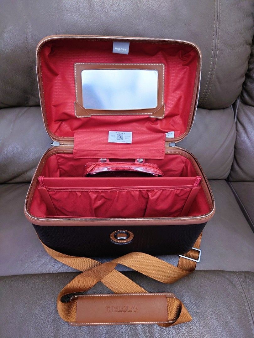 Delsey Vanity Case (Category: Everything Else Others) located in Cabanatuan. Submitted by veronica_md (Listing ID 1443189351, Image 3). Description: it came with my Delsey Paris luggage but I only need the luggage. .