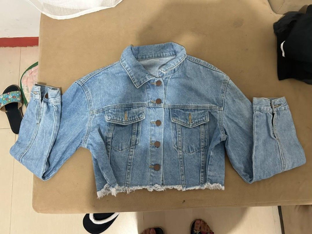 denim cropped long sleeves jacket (Category: Coats, Jackets and Outerwear) located in Manila. Submitted by zesshian (Listing ID 1463746350, Image 1). Description: -no brand -cute denim jacket -long sleeve denim.