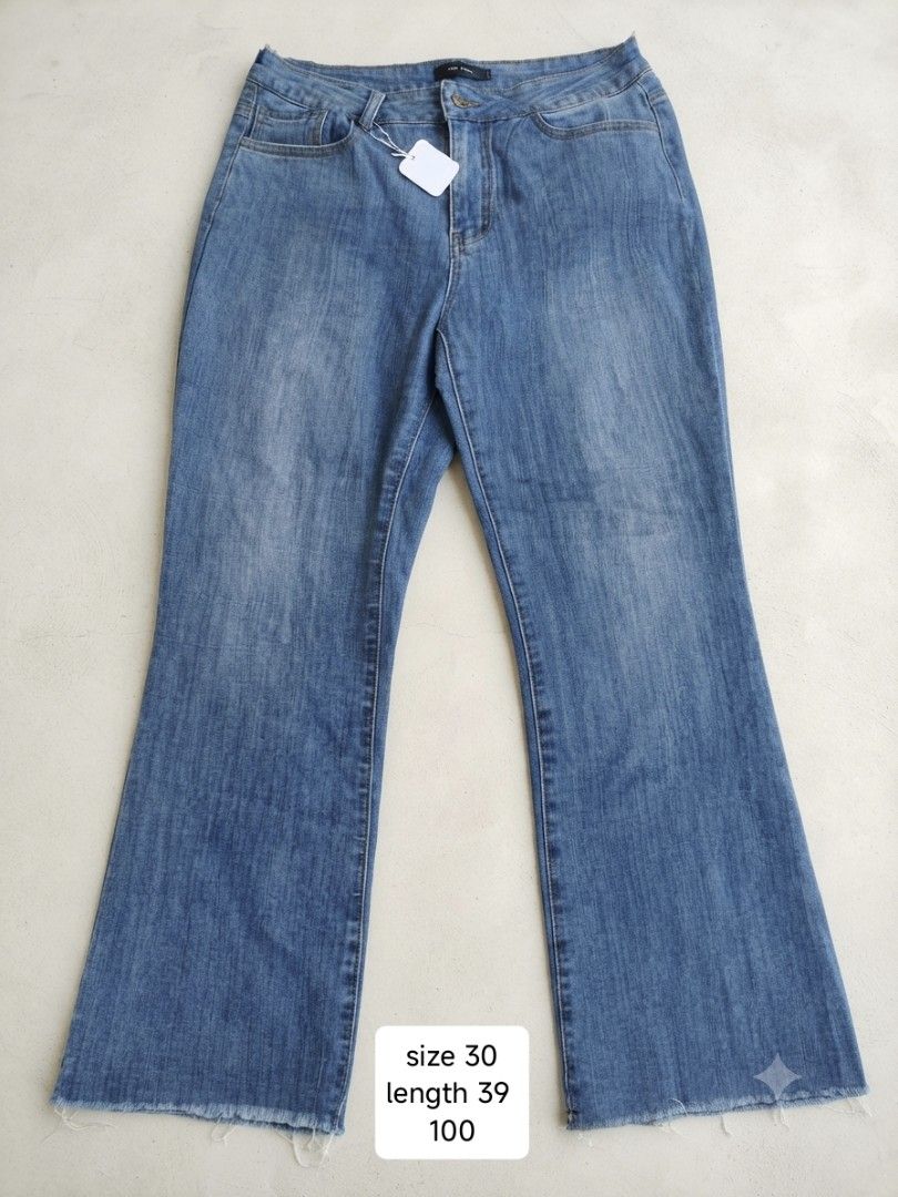 Denim Flare Pants - Size 30 Highwaist (Category: Jeans) located in Las Pinas. Submitted by dnbrbnt (Listing ID 1463859202, Image 1). Description: size 30 highwaist length 39 super nice in actual loc. las piñas.