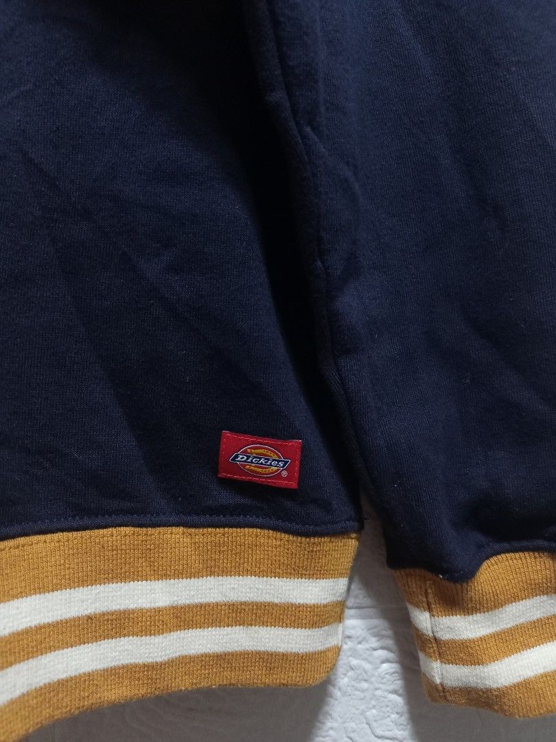 Dickies (Category: Coats, Jackets and Outerwear) located in Danao, Cebu. Submitted by 6000thrifts.ph (Listing ID 1463804937, Image 3). Description: Pm for the price 📥 Dickies Crewneck Sweatshirt 💥 Size Large 29/25 Good Condition Color rate 9/10 No issue/ Needwash.