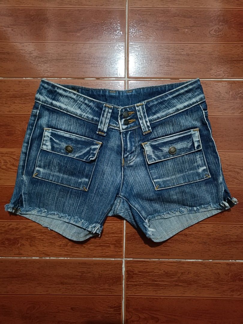 Dickies Demin Cargo Shorts (Category: Shorts) located in Las Pinas. Submitted by william_thrift_2023 (Listing ID 1463895874, Image 1). Description: Y2K Denim Cargo Shorts (Low-Rise) Dickies Design Size: 26 4 Pockets No Issue ₱200 💵 PM mko 📩📩.