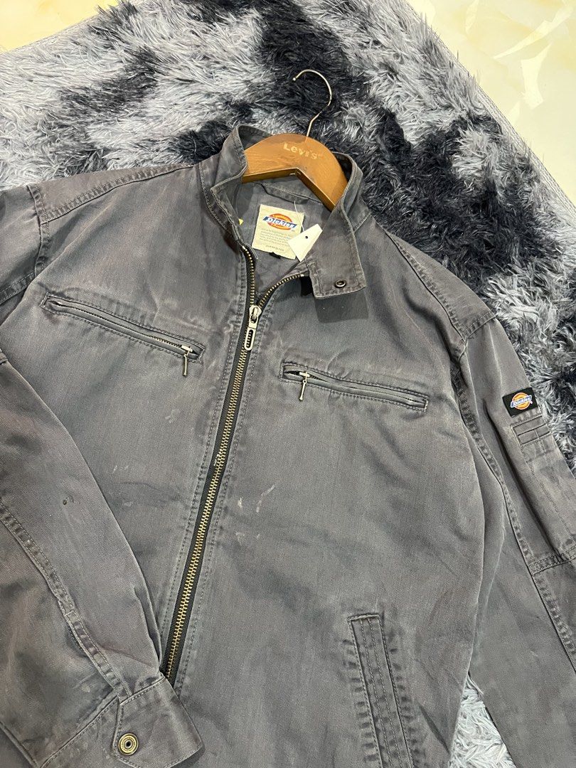 Dickies Grey Workwear Jacket (Category: Coats, Jackets and Outerwear) located in Manila. Submitted by cjcuevas_05 (Listing ID 1463801919, Image 2). Description: 📍Tanza Cavite Dimes: 23x24 Cashg only can ship thru JnT/orange check out .