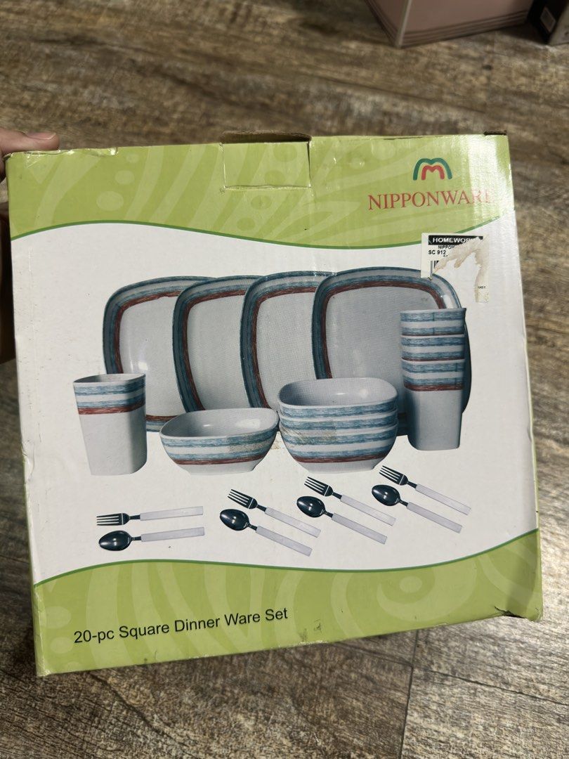 Dinner ware set (Category: Dinnerware & Cutlery) located in Pasay City. Submitted by 1998mortzon (Listing ID 1463927786, Image 2). Description: Issue: kulang ng dalawang small bowl. Pero overall all brandnew. Nakatambak lang sa bahay.