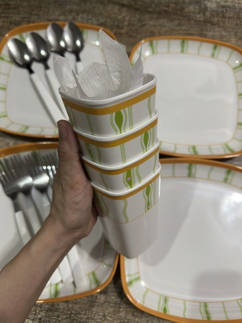 Dinner ware set (Category: Dinnerware & Cutlery) located in Pasay City. Submitted by 1998mortzon (Listing ID 1463927786, Image 3). Description: Issue: kulang ng dalawang small bowl. Pero overall all brandnew. Nakatambak lang sa bahay.
