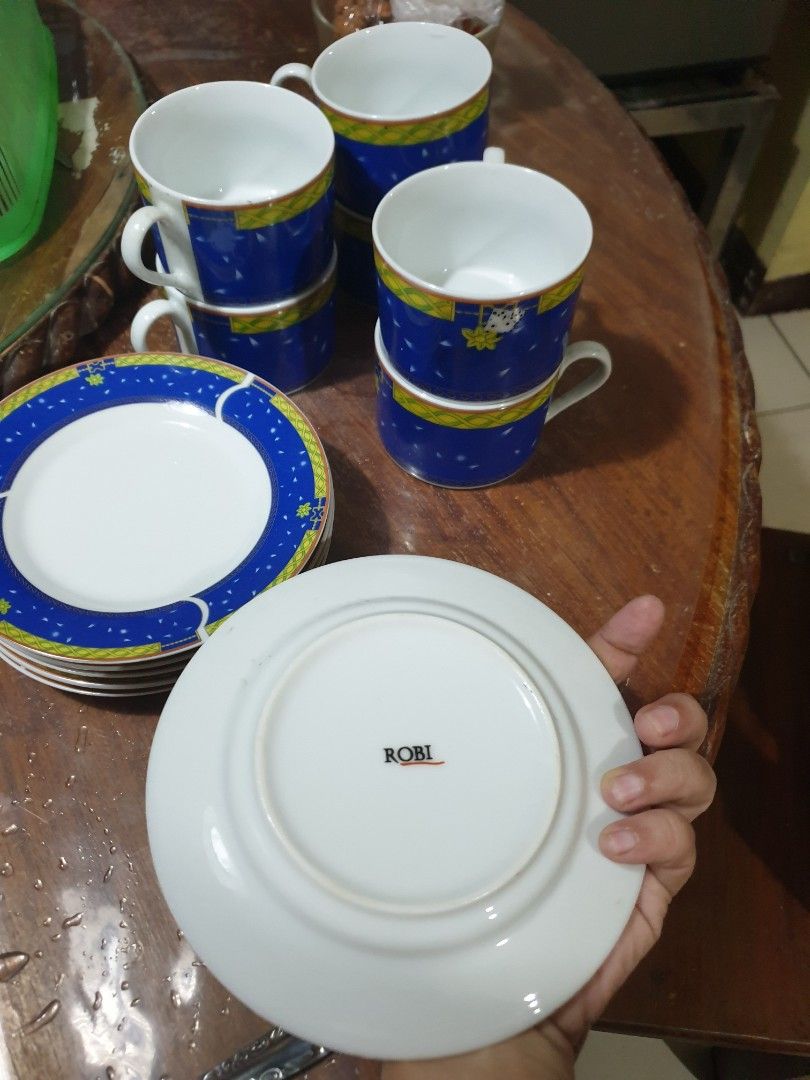 DINNERWARE CUPS SAUCERS 4 SETS GLASSWARE (Category: Dinnerware & Cutlery) located in Malabon City. Submitted by toughMeg (Listing ID 1463765116, Image 2). Description: DINNERWARE CUPS SAUCERS 4 SETS GLASSWARE ‼FOR PICK UP ONLY MALABON.