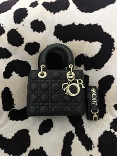(Category: ) located in . Submitted by luxieebags (Listing ID 1463928533, Image 1). Description: .