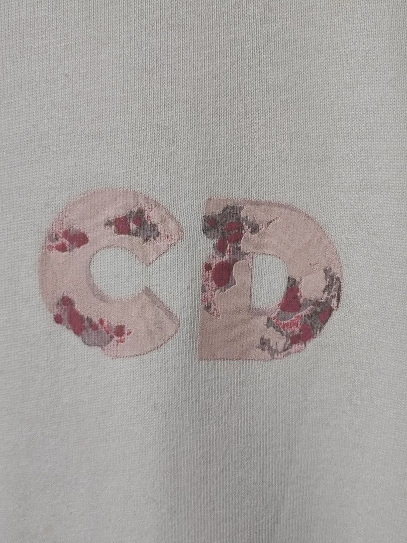 DIOR X DANIEL ARSHAM TEE 2020SS (Category: Tshirts & Polo Shirts ) located in Iloilo. Submitted by gooddimes (Listing ID 1463930700, Image 3). Description: Dior x Daniel Arsham Tee 2020SS Heavy Cotton Size on tag: Medium Dimes: 21Wx29L Issue/s: None, need wash Color rate: 9.5/10 Like new condition ₱1,500 Reminders: - All items are thrifted, please manage your expectations - Color may vary due to lighting - Please wash before using the item - Due 