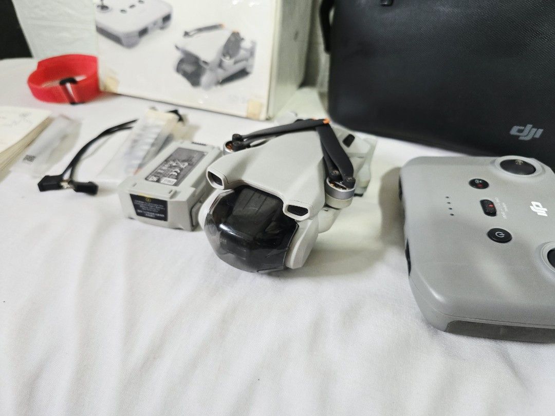 DJI Mini 3 Drone with Controller and Accessories (Category: Drones) located in Mandaluyong City. Submitted by clarah0810 (Listing ID 1463789741, Image 2). Description: Pakitext or call nalang po ako sa number ko kase nakalimit po ako sa Carousel inbox, hindi di ko kayo marereplayan dito. Thanks VIB3R: 0905 245 0810 📦 PACKAGE INCLUSIONS: ✅ DJI Mini 3 Drone ✅ DJI RC-N1 Remote Controller ✅ 1x DJI Mini 3 Intelligent Flight Battery ✅ Original DJI Min