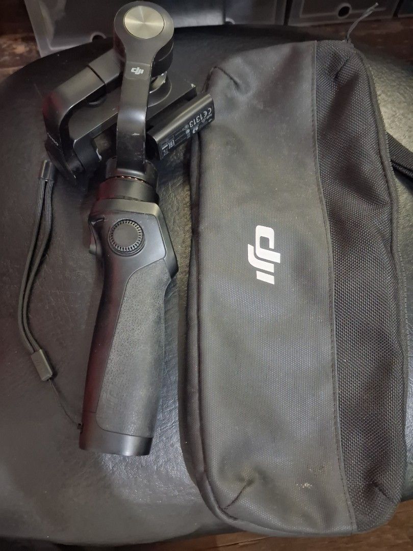 DJI Osmo Zenmuse ZM01 Gimbal (Category: Gimbals & Stabilizers ) located in Mandaluyong City. Submitted by daddyjpanlilio24 (Listing ID 1463763937, Image 1). Description: P 500 fix+sf DJI Osmo Zenmuse ZM01 Gimbal With 3 batteries No charger Untested Selling as is Mandaluyong Shipping/Payment: Gcash/Maya Jnt payment 1st no cod Lalamove payment upon rider pick up.