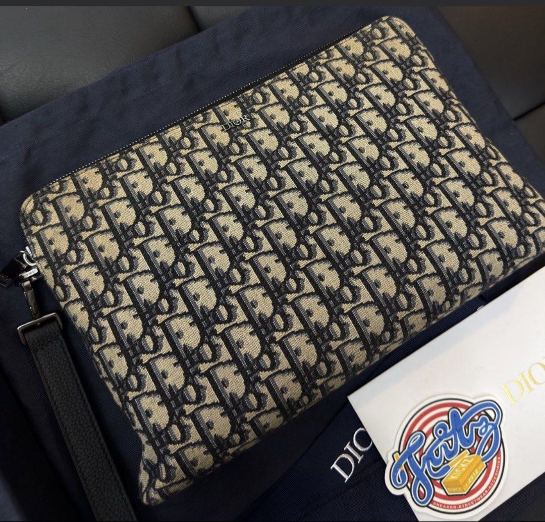 D⭐️OR Oblique Flat Pouch / Clutch Bag (Category: Belt bags, Clutches and Pouches) located in Pasay City. Submitted by fritz_kickz_2012 (Listing ID 1463932482, Image 2). Description: D⭐️OR Oblique Flat Pouch / Clutch Bag Blue Colorway Dimension: L30cm W5cm H20cm condition: 8/10 Complete Inclusion with Box Dust Bag Care Card Paper Bag Available Onhand 39k only 69k srp PM for Inquiries Thankyou Fritz Kickz Luxe Vault Mnl 👟👜✨.