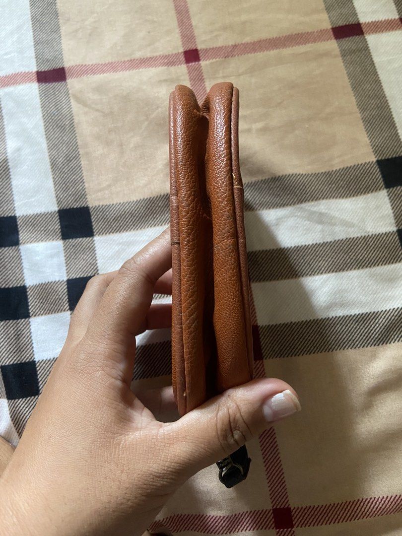 Double zip Coinpurse (Category: Wallets & Card holders) located in Calamba. Submitted by mj_sotto22 (Listing ID 1463785250, Image 3). Description: Genuine Coinpurse .