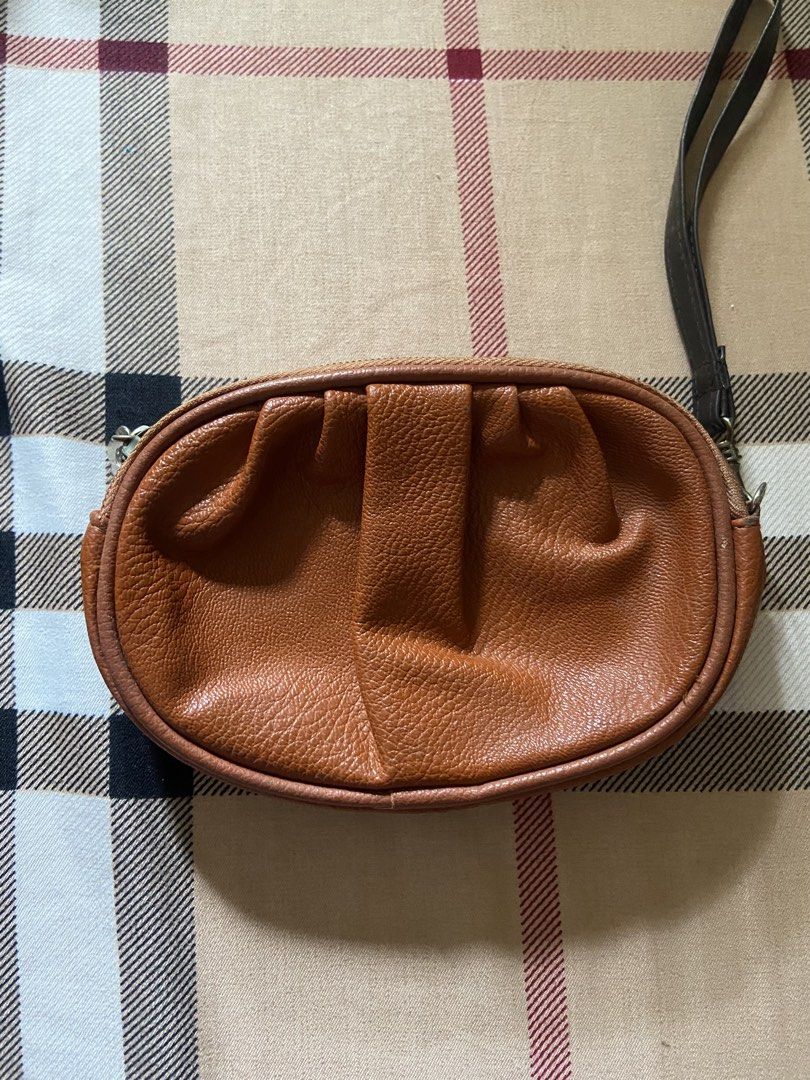 Double zip Coinpurse (Category: Wallets & Card holders) located in Calamba. Submitted by mj_sotto22 (Listing ID 1463785250, Image 2). Description: Genuine Coinpurse .