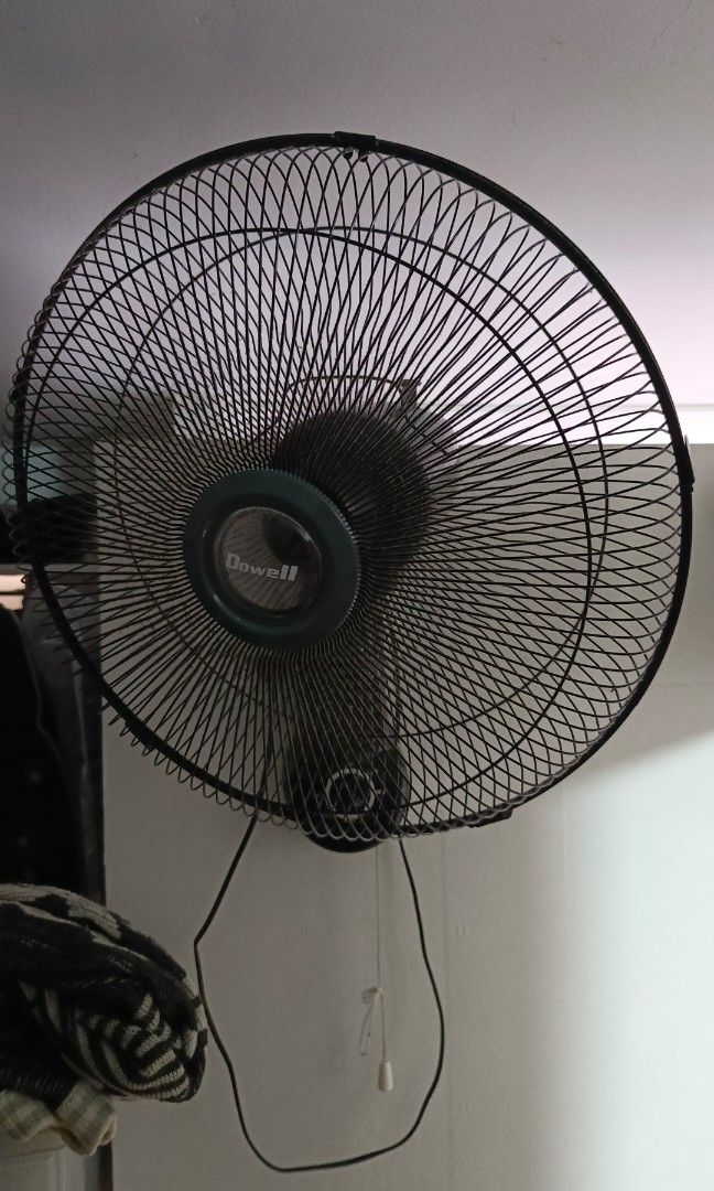 Dowell 16" fan (Category: Fans) located in Manila. Submitted by pitchie_4a97cd (Listing ID 1463803390, Image 2). Description: For sale: Dowell 16" wall fan (55W) for only 800 pesos. No history of major repairs. Rfs: bawas gamit.