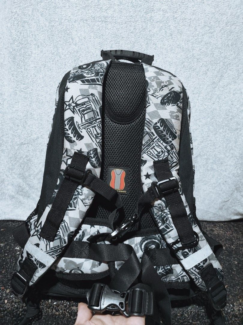 Dr. kong ergonomic Backpack (Category: Backpacks) located in Baguio. Submitted by jayrgijc52758 (Listing ID 1463746011, Image 3). Description: Dr. kong ergonomic backpack Grade 2 up to 4 In very good condition Makapal backfoam nya May light pink stainsa top nya 500.