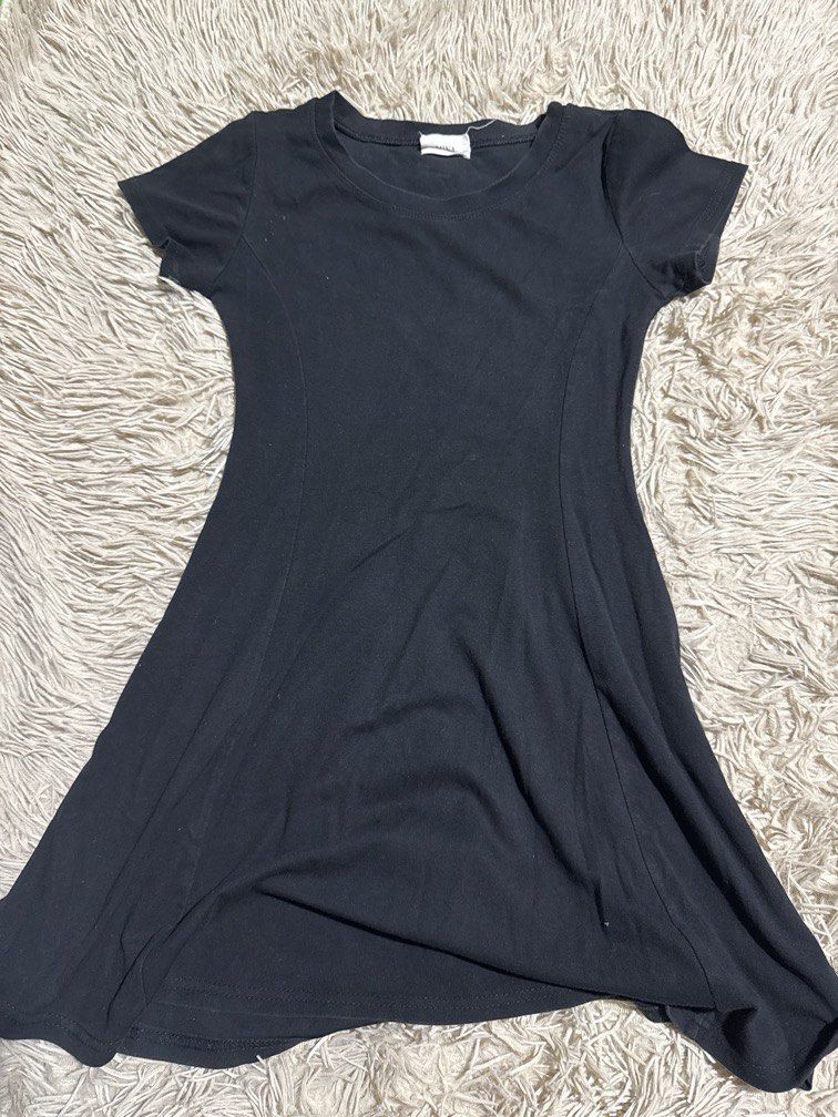Dress for Sale (Category: Announcements) located in Makati City. Submitted by lynrtw (Listing ID 1463856907, Image 1). Description: Used Good Small to Medium .