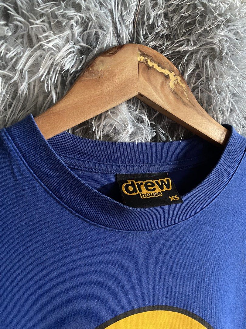 DREW (Category: Tshirts & Polo Shirts ) located in Cavite. Submitted by lwrnc.444 (Listing ID 1463881378, Image 3). Description: DREW COMPLETE TAGS GOOD CONDITION/MINIMAL REPAIR HOLE 🏷️360 FREE SHIP DIMES WIDTH 21 LENGTH 27.5 DASMARIÑAS CAVITE LOC .