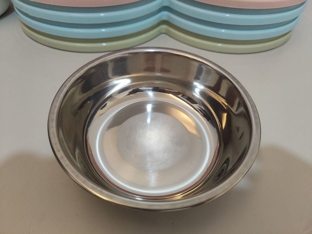 Drinking Bowl Tray For Cat And Dog (Category: Homes & Other Pet Accessories) located in Las Pinas. Submitted by ricns (Listing ID 1463828965, Image 2). Description: Please Read The Entire Ads Before Inquiring Pakibasa Muna Ang Buong Patalastas Bago Mag Tanong Frequently Asked Questions : - HM / How Much? = 150 - LP / Last Price? = Fix - Location? = Josefina Compound, Las Pinas Price : - 150 Pesos Payment Thru : - Cash, BDO, BPI, RCBC, CIMB Or GCa