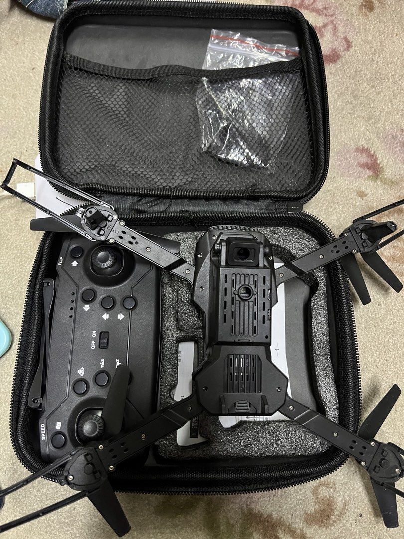 drone e88 (Category: Kids Toys) located in Taiping. Submitted by ming.li02 (Listing ID 1463865744, Image 2). Description: drone e88 rujuk gambar keadaan masih elok terbang lancar bateri diberi harga nego 0176143009 pos layan.