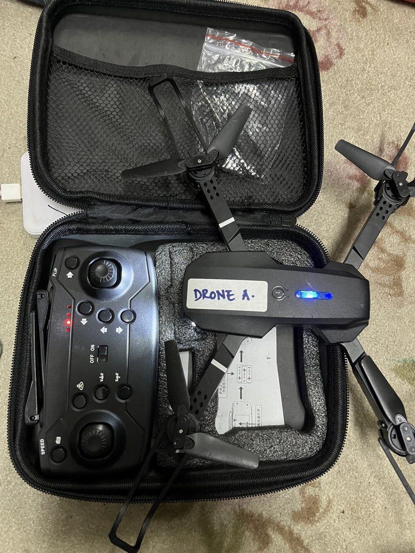 drone e88 (Category: Kids Toys) located in Taiping. Submitted by ming.li02 (Listing ID 1463865744, Image 3). Description: drone e88 rujuk gambar keadaan masih elok terbang lancar bateri diberi harga nego 0176143009 pos layan.