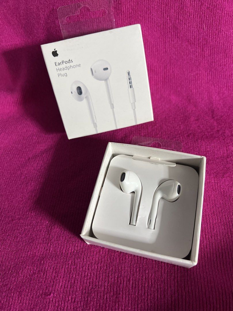 Earpods Jack type 3.5mm (Category: Earphones) located in Manila. Submitted by as_onlineshop11 (Listing ID 1463886375, Image 1). Description: .