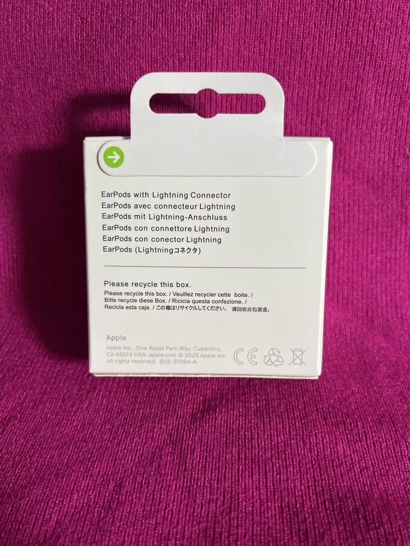 Earpods Lightning Connector (Category: Earphones) located in Manila. Submitted by as_onlineshop11 (Listing ID 1463884334, Image 2). Description: .