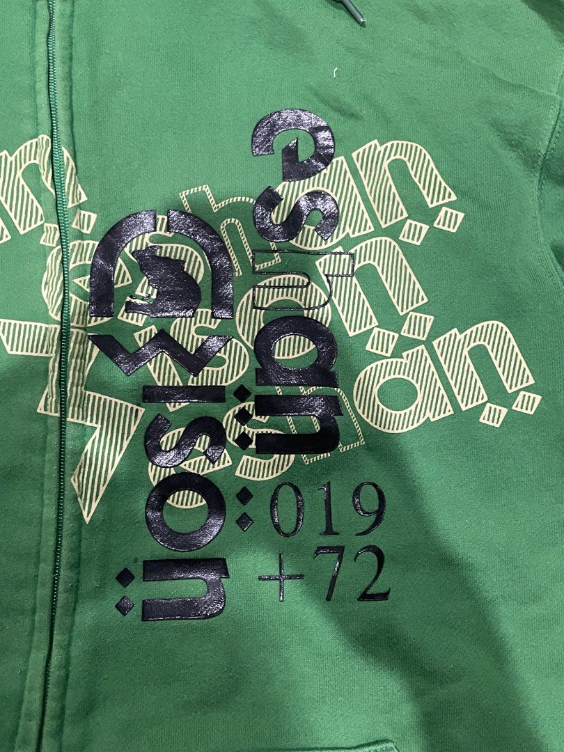 Ecko Unltd. Green Zip-Up Hoodie (Category: Coats, Jackets and Outerwear) located in Manila. Submitted by yhn67 (Listing ID 1463867983, Image 2). Description: - Green Ecko Unltd. zip-up hoodie - Size: Large (L) - Features a cool graphic print on the front - Iconic Ecko Rhino logo detail on the pocket - Ideal for everyday casual wear.