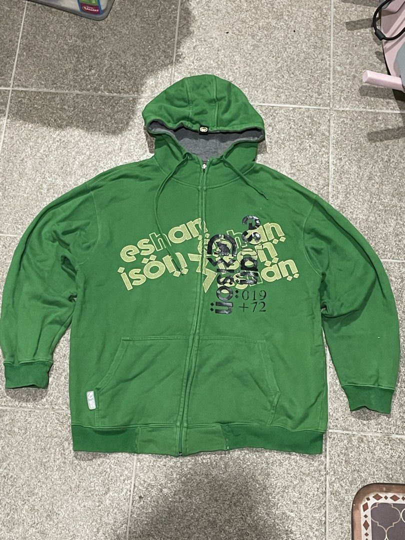 Ecko Unltd. Green Zip-Up Hoodie (Category: Coats, Jackets and Outerwear) located in Manila. Submitted by yhn67 (Listing ID 1463867983, Image 1). Description: - Green Ecko Unltd. zip-up hoodie - Size: Large (L) - Features a cool graphic print on the front - Iconic Ecko Rhino logo detail on the pocket - Ideal for everyday casual wear.