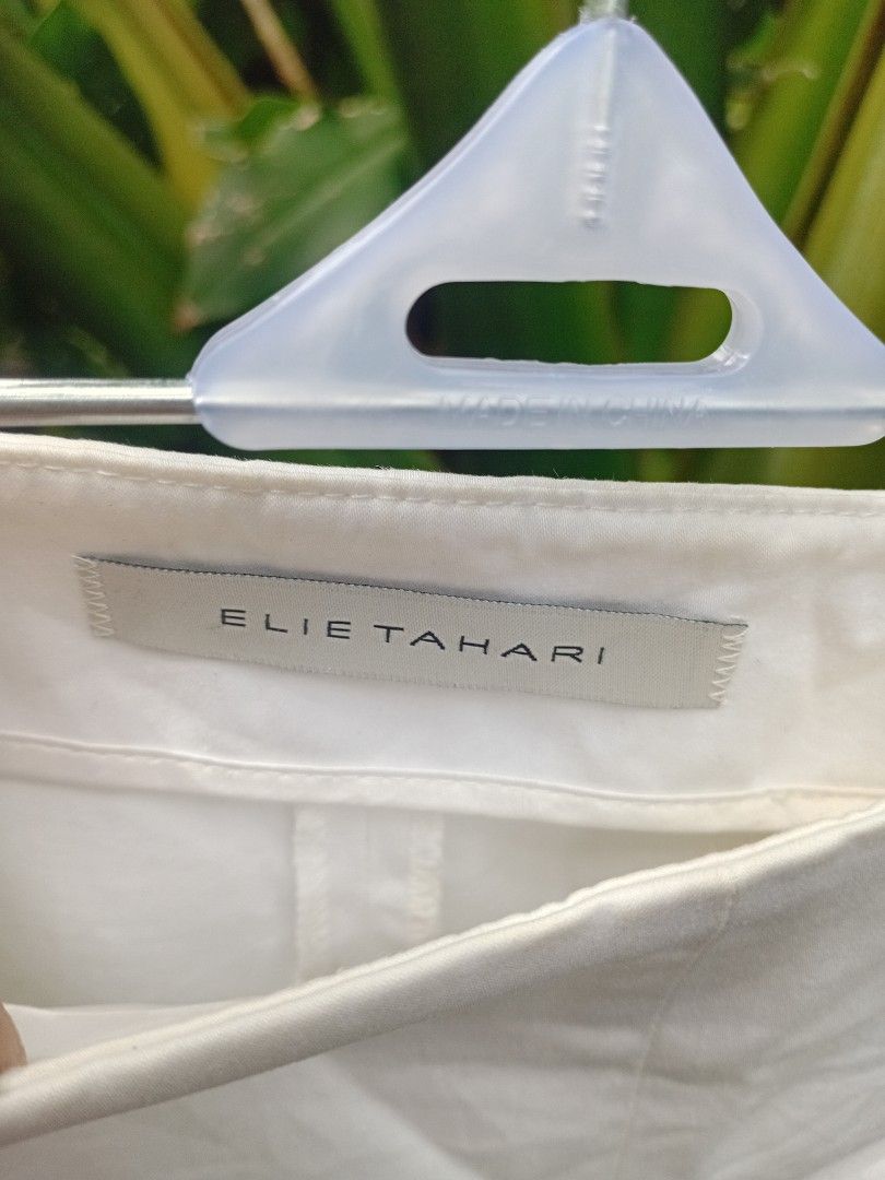 Ellie Tahari White Jeans (Category: Jeans) located in Makati City. Submitted by ellavee_you (Listing ID 1463800477, Image 2). Description: 15 inches, not sure kung hips or waist. parang mid rise eh. madami akong item, di ko na maasikaso labhan.maganda pa din at quality, kailangan lang ng laba kaya low price. send offer! ❤️.
