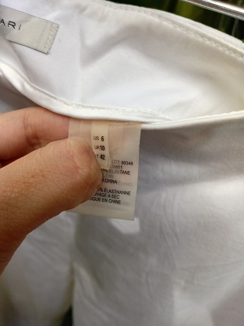Ellie Tahari White Jeans (Category: Jeans) located in Makati City. Submitted by ellavee_you (Listing ID 1463800477, Image 3). Description: 15 inches, not sure kung hips or waist. parang mid rise eh. madami akong item, di ko na maasikaso labhan.maganda pa din at quality, kailangan lang ng laba kaya low price. send offer! ❤️.