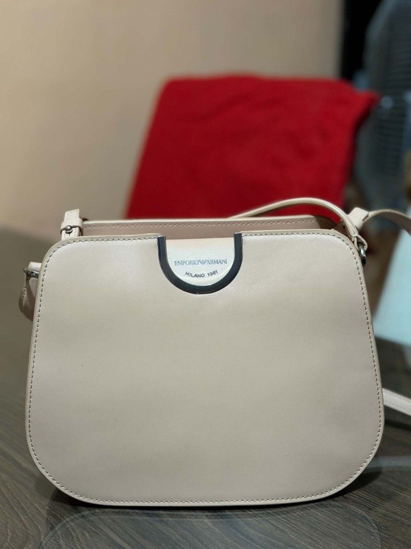 Emporio Armani Bag (Category: Luxury Accessories) located in Cagayan de Oro. Submitted by dan.onahon91 (Listing ID 1463798472, Image 3). Description: good as new condition no flaws on the leather and hardware bought in Japan for 35,000.
