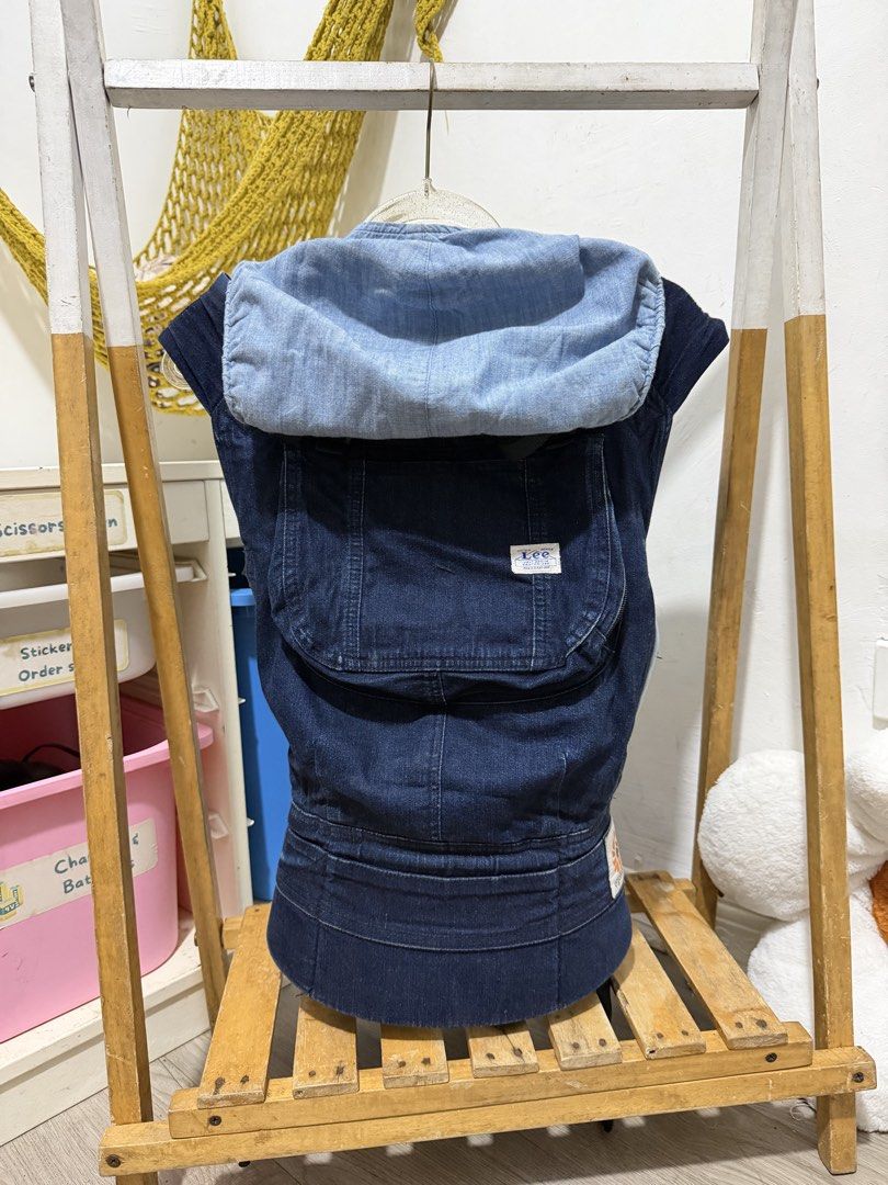 Ergobaby x Lee Original Carrier (Category: Carriers & Slings) located in Santa Maria. Submitted by babyshowearph_official (Listing ID 1463808839, Image 1). Description: .