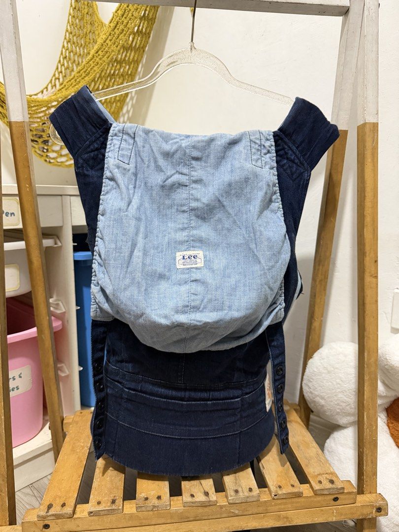 Ergobaby x Lee Original Carrier (Category: Carriers & Slings) located in Santa Maria. Submitted by babyshowearph_official (Listing ID 1463808839, Image 2). Description: .