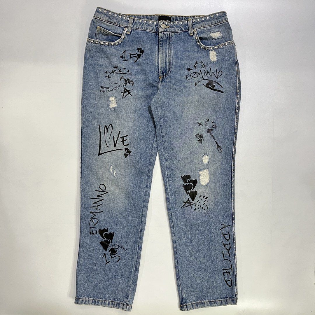 ERMANNO SCERVINO EMBELLISHED GRAFFITI JEANS (Category: Luxury Apparel) located in Bacolod City. Submitted by the.finest (Listing ID 1463919962, Image 1). Description: Ermanno Scervino Embellished -Graffiti Jeans Waistline: 32-34 Length: 36 Condition: 9.5/10 3,500+shipping fee.
