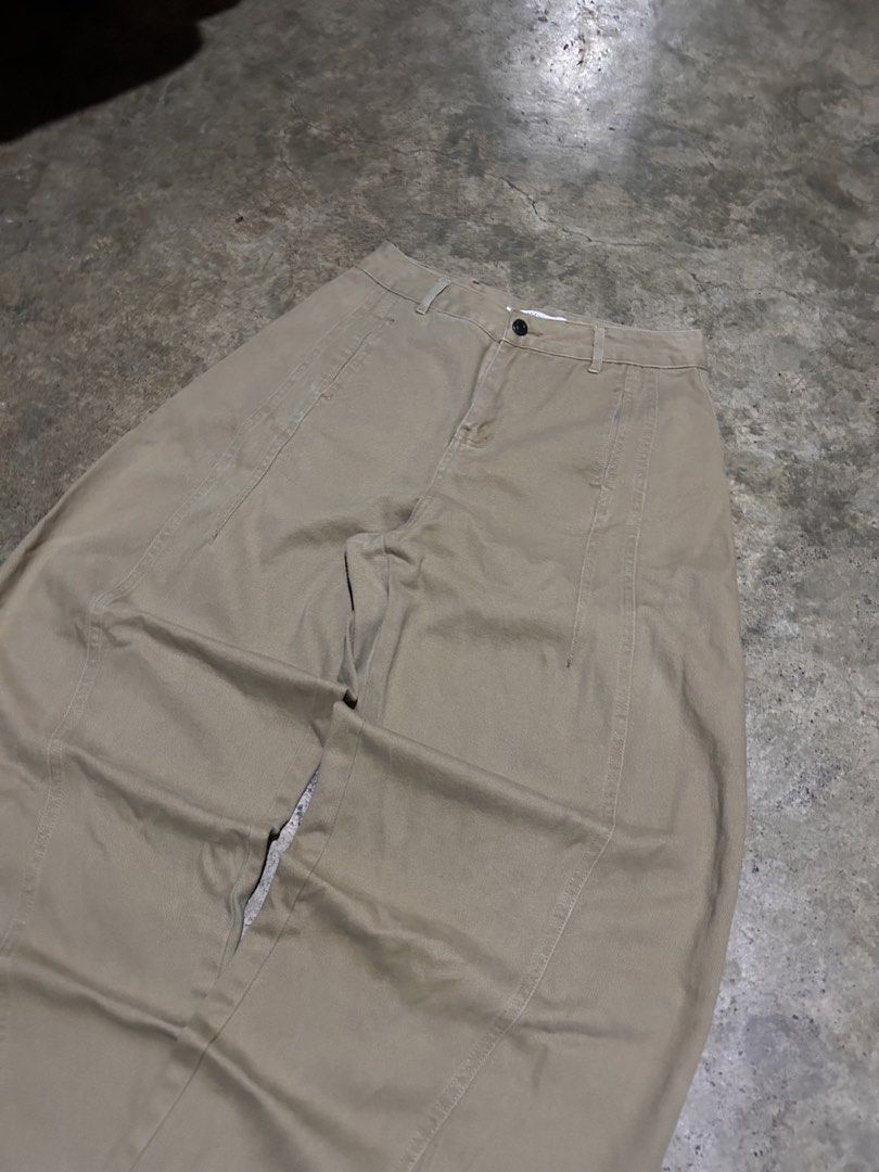 ERRORLESS BALLON BAGGY PANTS (Category: Jeans) located in Tubod. Submitted by just_thrift.1 (Listing ID 1463895161, Image 3). Description: 🔥ERRORLESS BALLON BAGGY PANTS🔥 📐Waist: 29-30 📐Length: 40 📐Tights: 14 📐Hem: 12 Excellent Condition No issue ₱349🏷️.