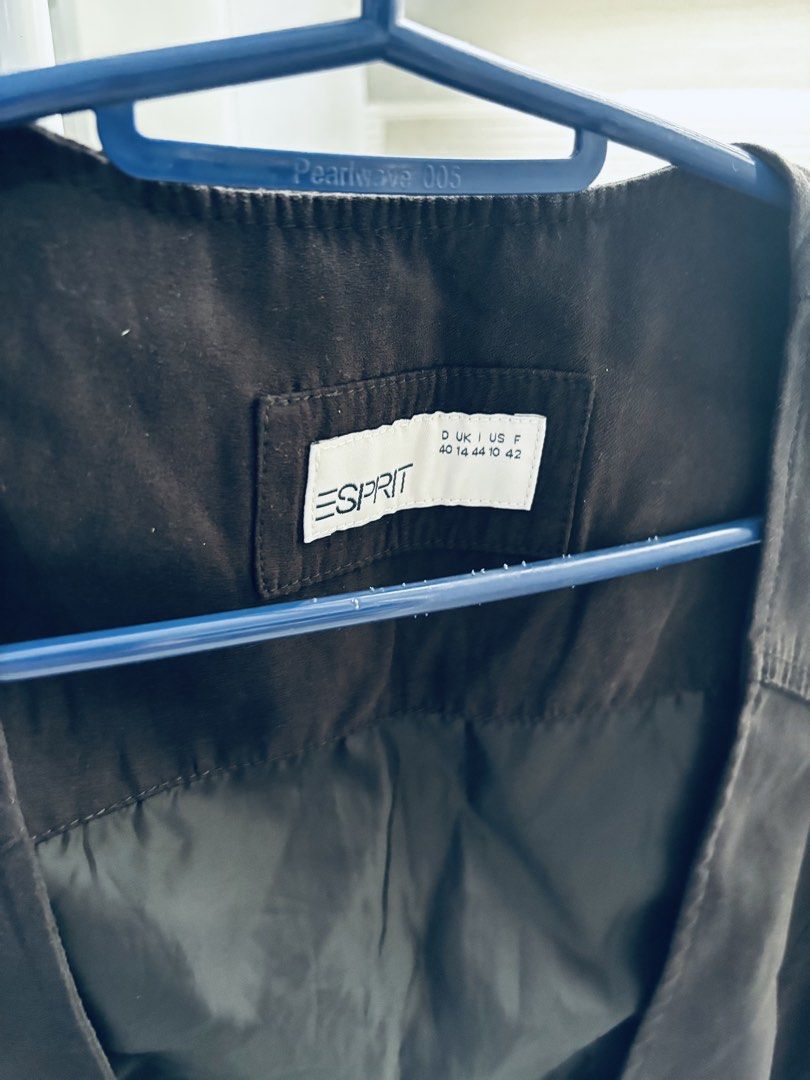 Esprit Chaleco (Category: Others Tops) located in General Trias. Submitted by bananaque (Listing ID 1463775253, Image 3). Description: bought in Singapore. lightly used and looks brand new.