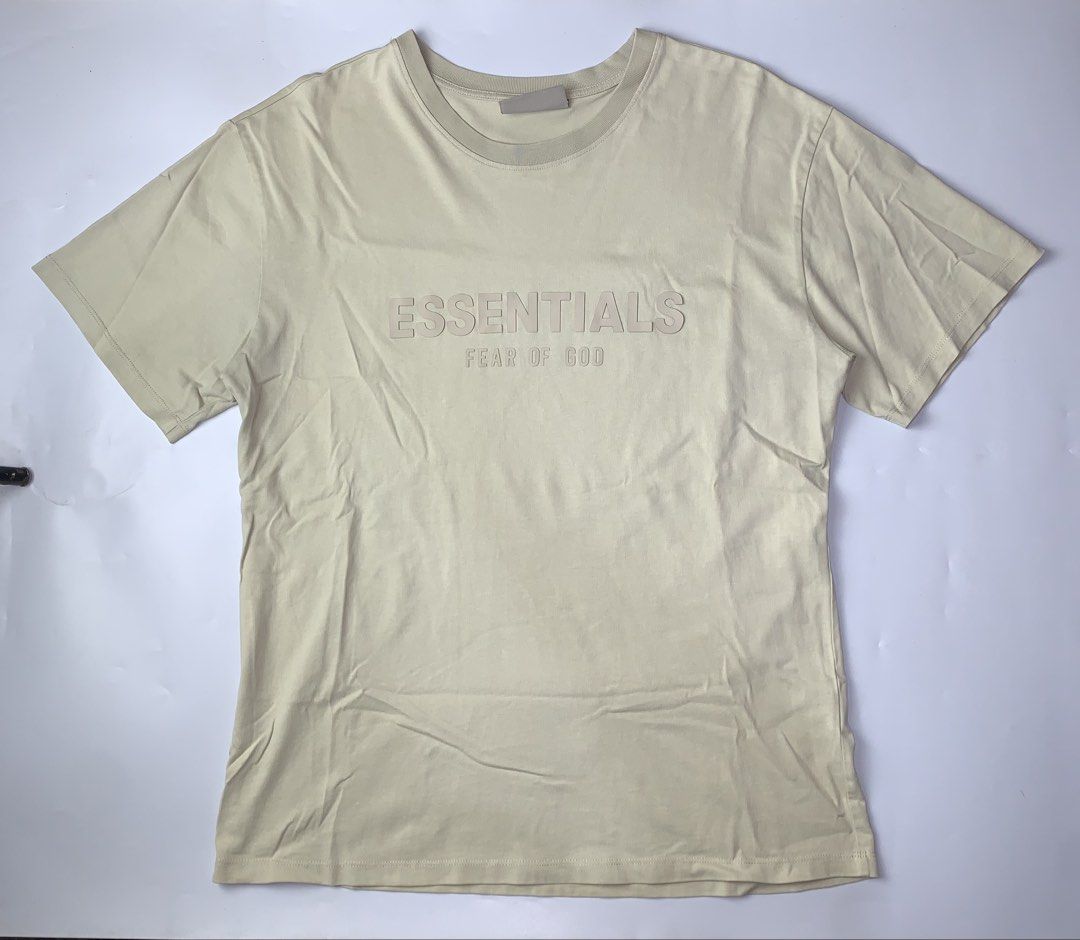 Essential Fog Tee (Category: Tshirts & Polo Shirts ) located in Ivisan. Submitted by trashtotreasuree (Listing ID 1463812260, Image 1). Description: Issue see last pic 21x29.