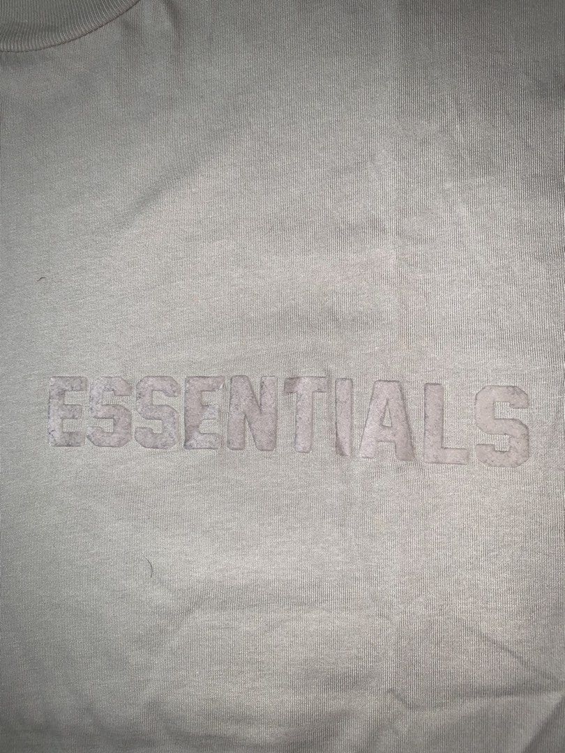 Essential tee (Category: Tshirts & Polo Shirts ) located in Ivisan. Submitted by trashtotreasuree (Listing ID 1463811348, Image 3). Description: 25x31.