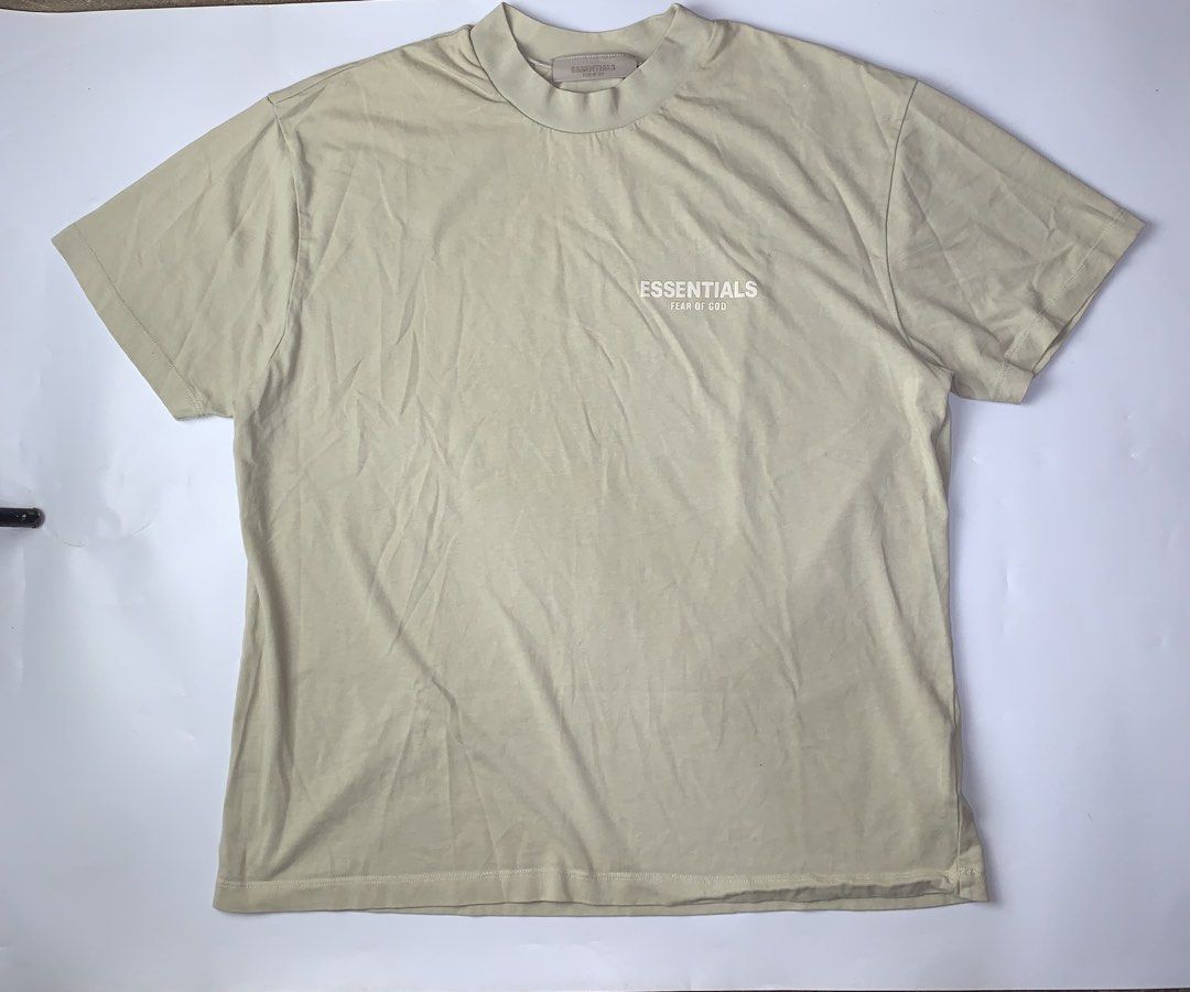 Essential tee (Category: Tshirts & Polo Shirts ) located in Ivisan. Submitted by trashtotreasuree (Listing ID 1463811666, Image 1). Description: 23x28 No issue Asnew.