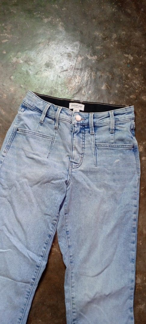 Everflex Light Wash Flare Jeans with Side Slits (Category: Jeans) located in Manila. Submitted by ezekislacl02490 (Listing ID 1463770944, Image 2). Description: - Everflex light wash flare jeans - Comfortable stretch fabric - Flattering flare leg silhouette - Stylish split hem detail at the ankle - Elasticated waistband for a secure and comfortable fit - Ideal for everyday casual wear.
