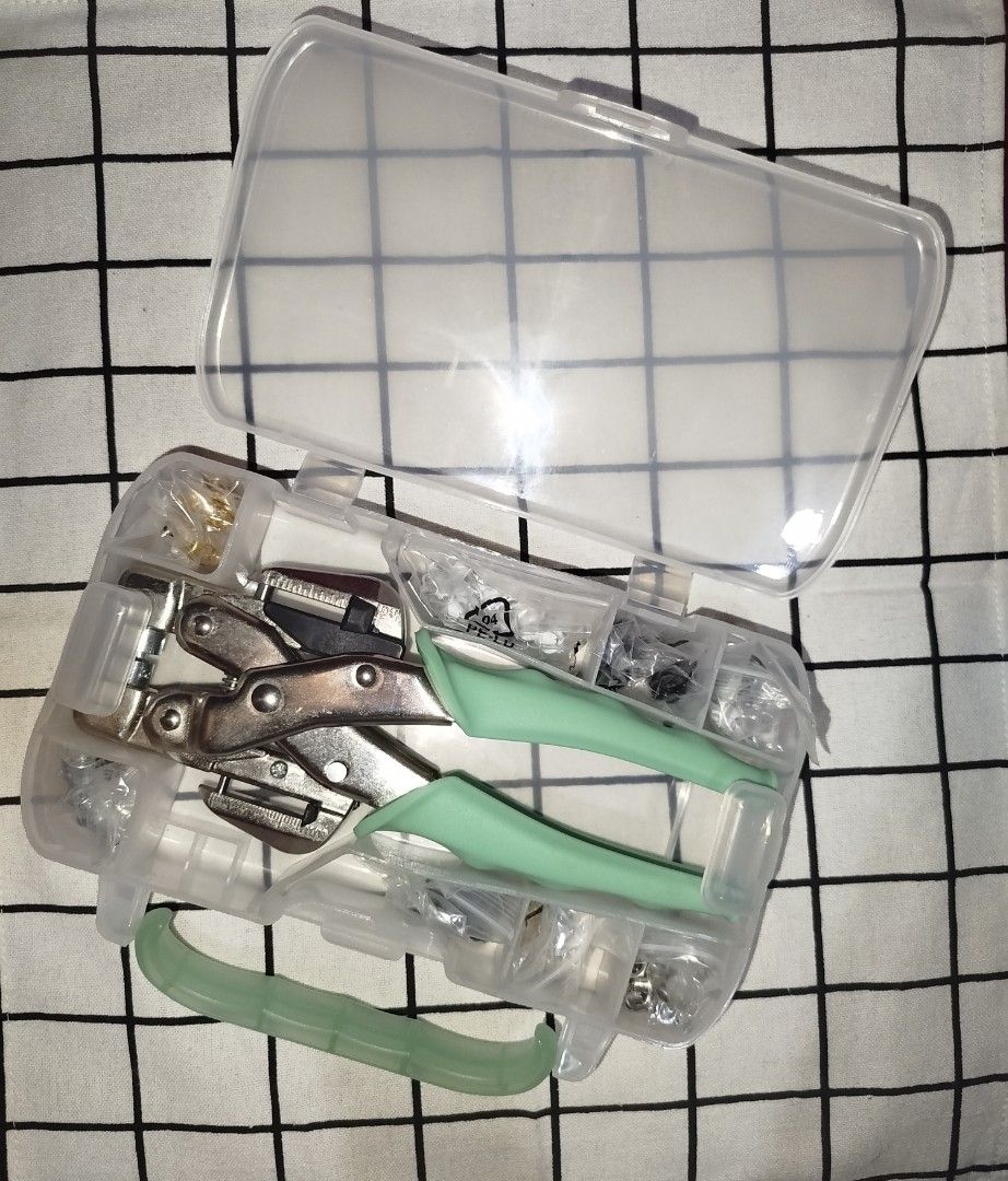 Eyelet Puncher Pliers Kit (Category: Craft Supplies & Tools) located in Quezon City. Submitted by tugeyds (Listing ID 1463820887, Image 1). Description: .