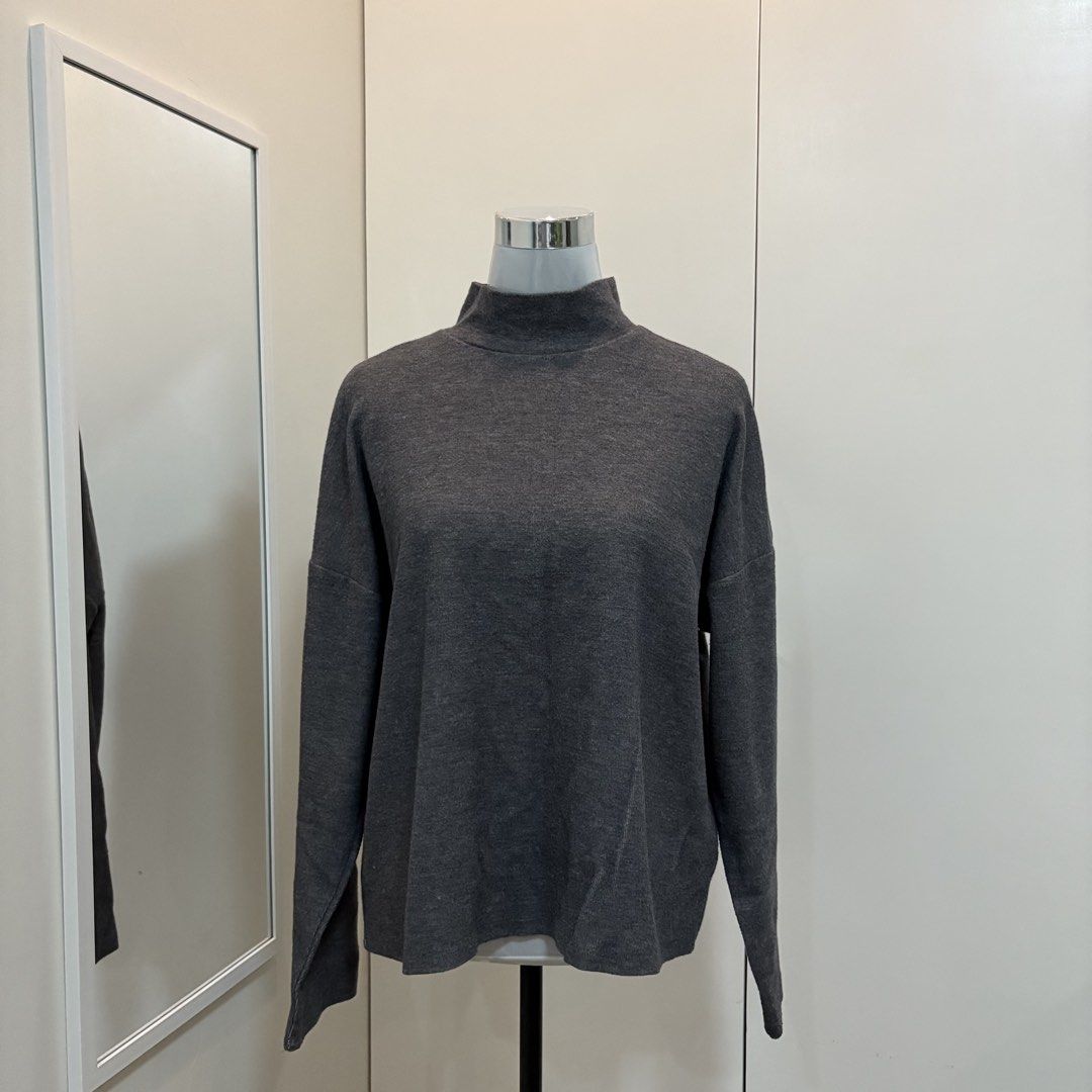 F21 Turtleneck Sweater (Category: Others Tops) located in Angeles City. Submitted by declutteredcloset_ (Listing ID 1463906906, Image 1). Description: Fits s-m.